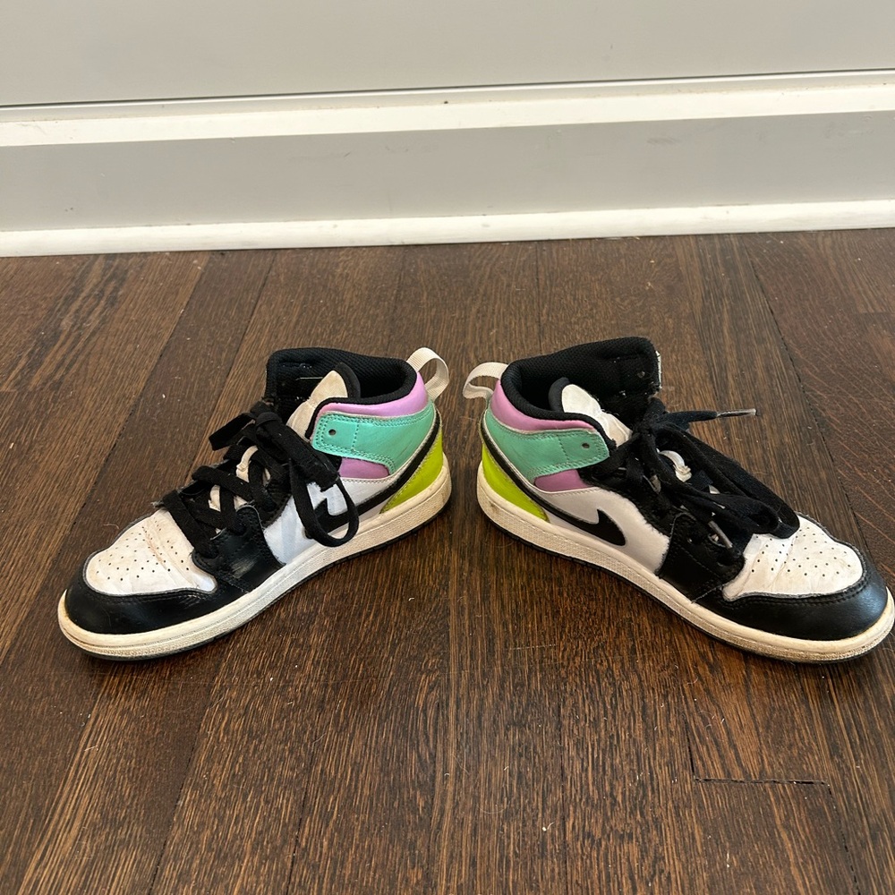 Nike Air Jordan 1 Mid Pastel Kids Sneakers Size 2Y